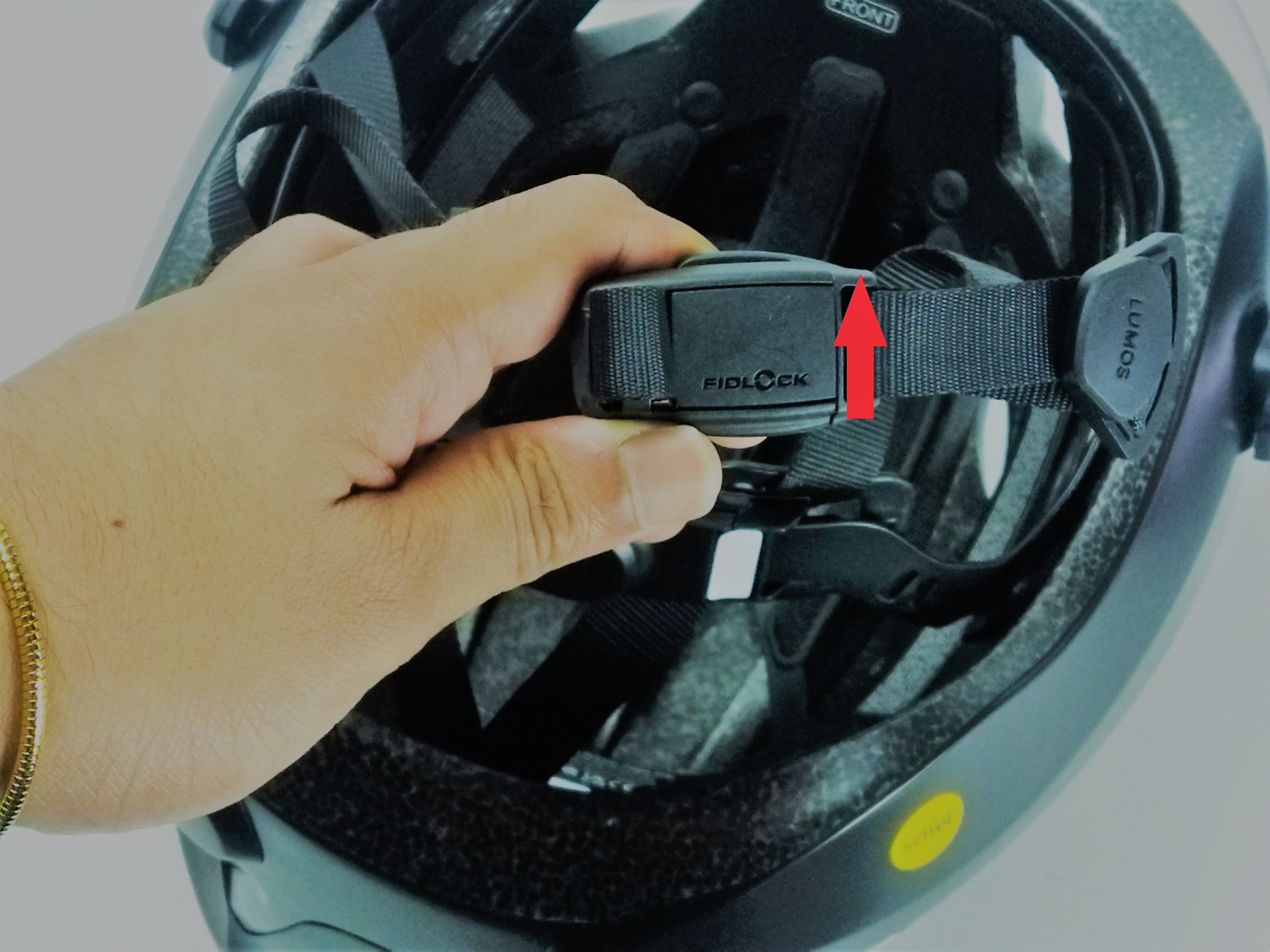 Using the Fidlock Buckle – Lumos Helmet